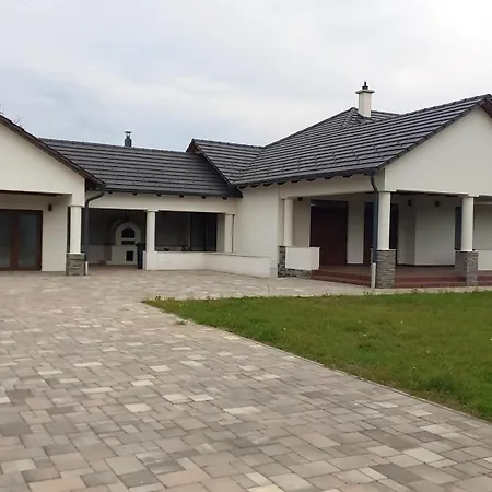 Avalon Vendeghaz Apartament Levelek